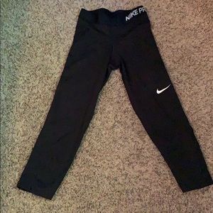 Black cropped leggings